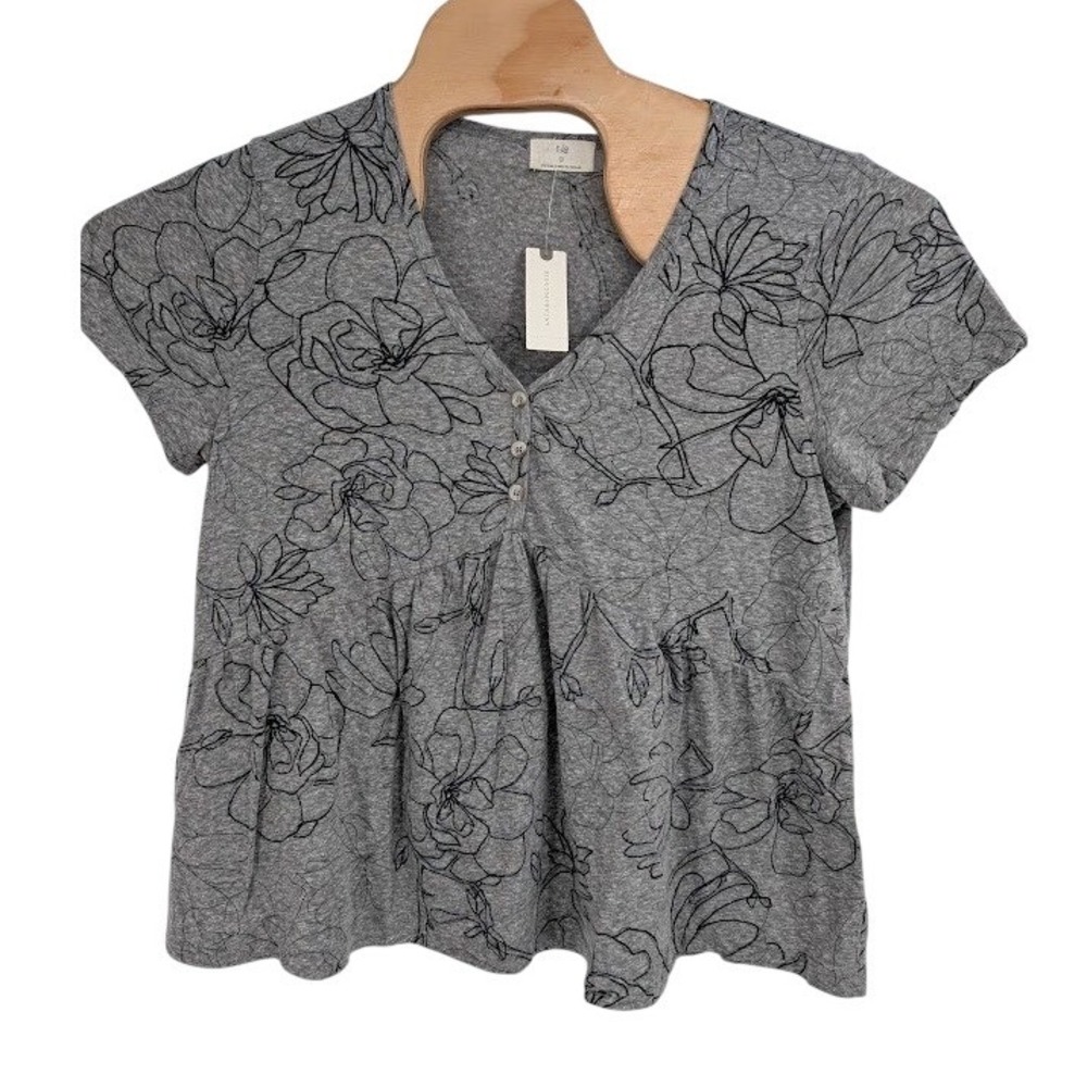T. La Anthropologie NWT Women's Grey Floral Wilder Short Sleeve Vneck Tunic L
